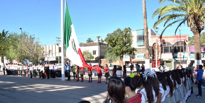 Nogales cierra Mes Patrio con honores al cura Morelos