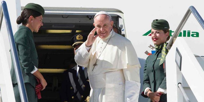 Papa deja a Colombia el reto de pasar la página de la guerra y el odio