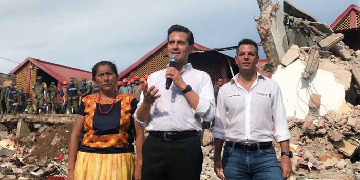 Peña Nieto recorre zonas afectadas por sismo