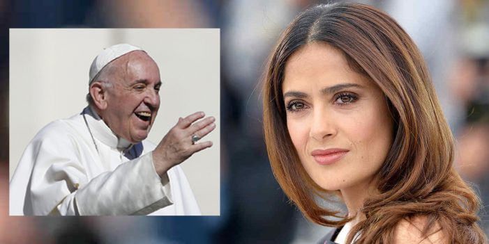Salma Hayek dona 100 mil dólares para víctimas de sismo