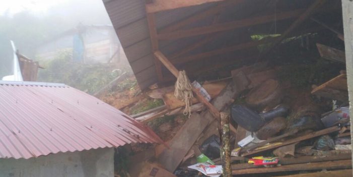Mueren cinco menores por deslizamiento de tierra en Chiapas