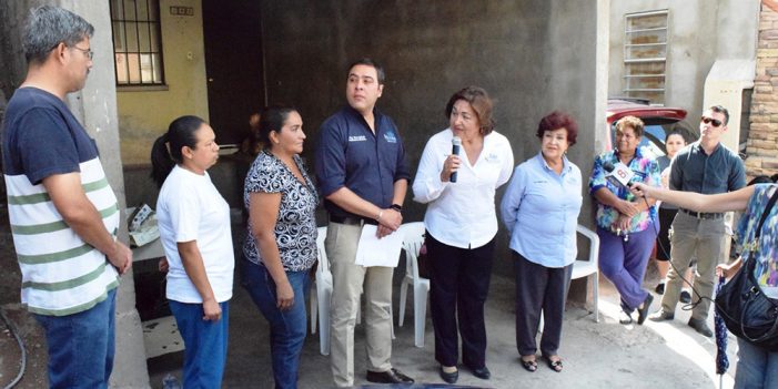 Construyen cuartos rosas para familias de escasos recursos