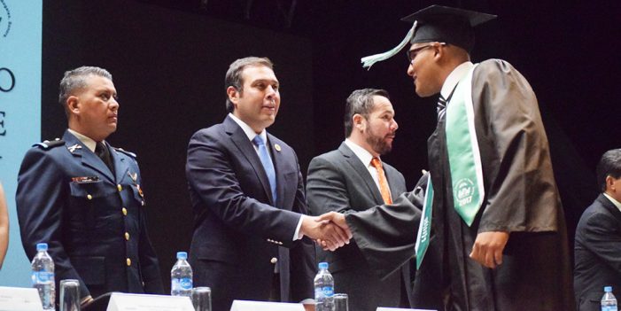 Exhorta Temo Galindo a jóvenes a seguir superándose