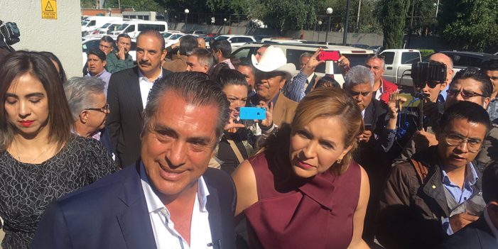 “El Bronco” se registra ante INE por candidatura Independiente
