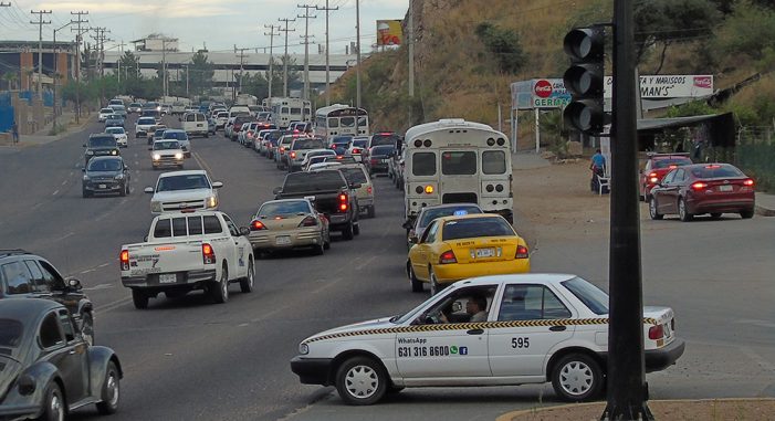 Buscan poner orden en servicios de taxis