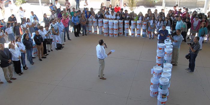 Mantiene “Temo” Galindo apoyo a escuelas de Nogales
