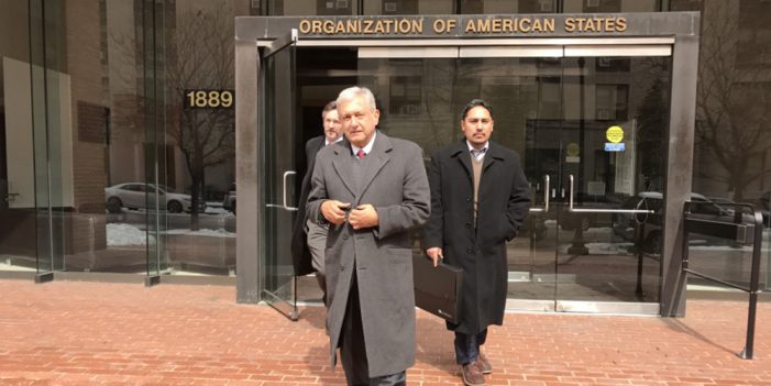 Morena esconde 807 millones por viajes de López Obrador