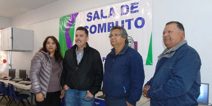 Dona Parquímetros computadoras al CAM