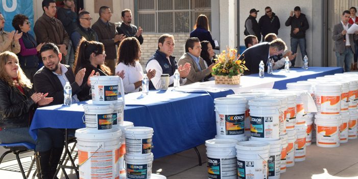 Entrega Alcalde apoyos a más escuelas de nivel básico