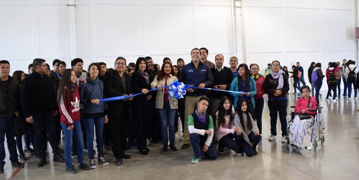 Aplican nueva pintura a “Prepa Lobos” en La Mesa