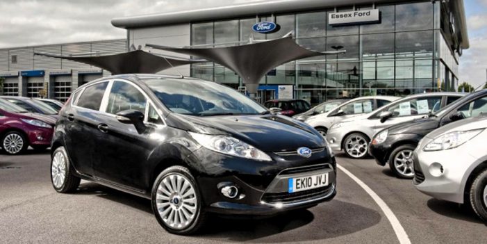 Mexicanos castigan a Ford por Trump; ventas se desploman