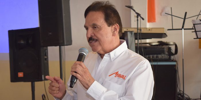 Recibe constancia de candidato Marco Valenzuela