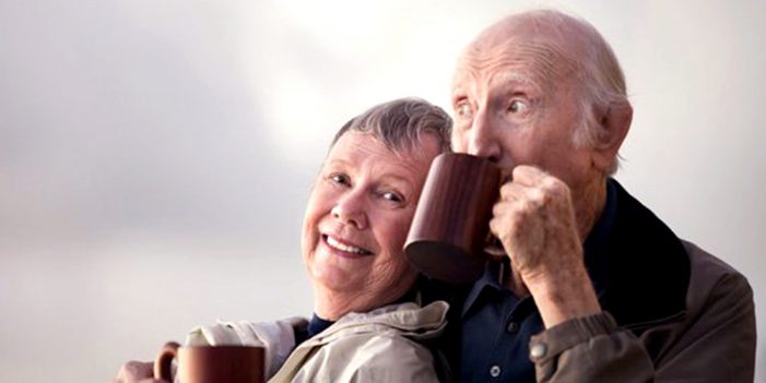 Deterioro físico en adultos mayores, nada que ver con el café