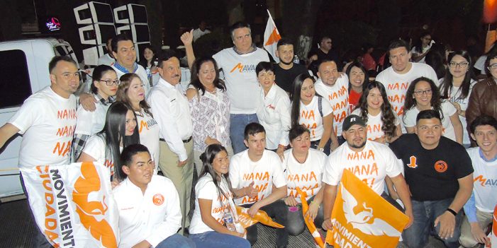 Con luces y colores inauguran casa de campaña de MAVAL
