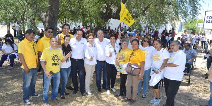 Beneficial Angélica y “Toño” a familias de “La Mesa”
