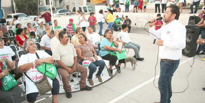 Se compromete Jorge Freig con vecinos de San Miguel