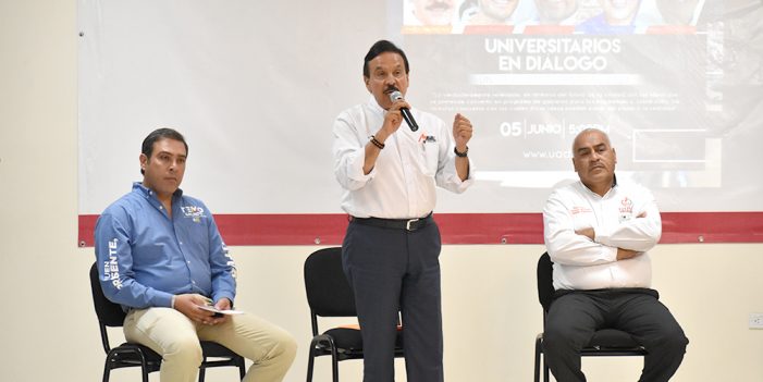 Reitera Maval apoyo a jóvenes universitarios