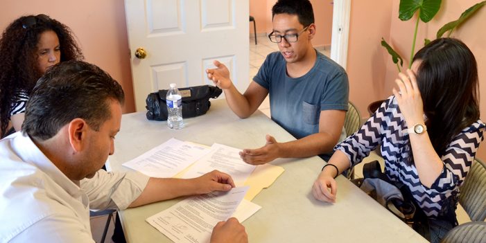 Va “El Puma” por más becas para nogalenses