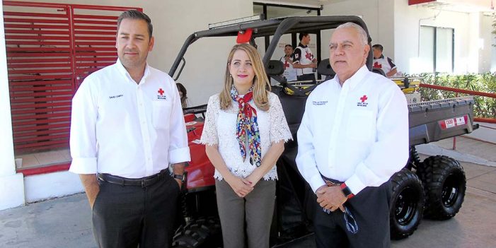 Cruz Roja de Nogales recibe vehículo para atención a migrantes