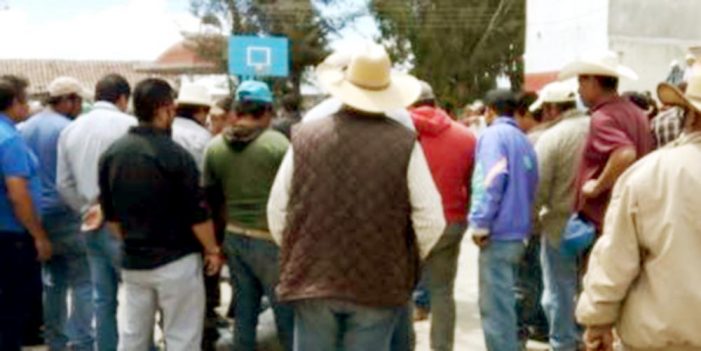Linchan a cuatro presuntos robachicos; uno murió incendiado