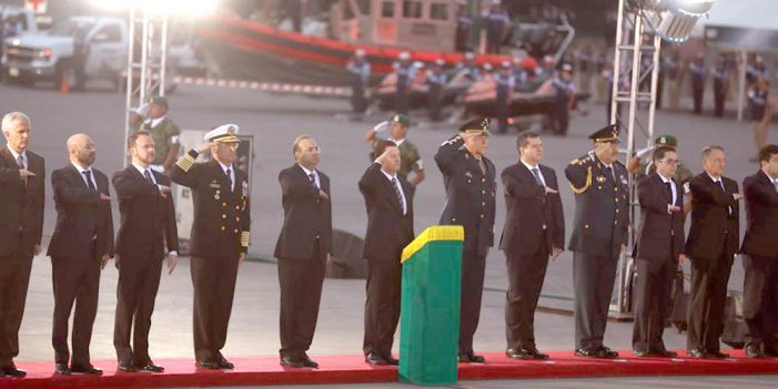 Bandera a media asta por el sismo del 85