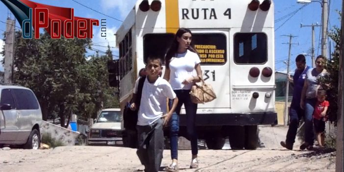 Sufren usuarios del transporte por calles en mal estado