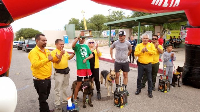 Aarón Moroyoqui levanta trofeo de primer lugar en Perrotón 2018