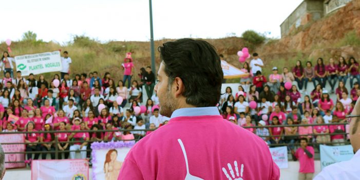 Realizan caminata por Día Mundial de la lucha contra el Cáncer de Mama