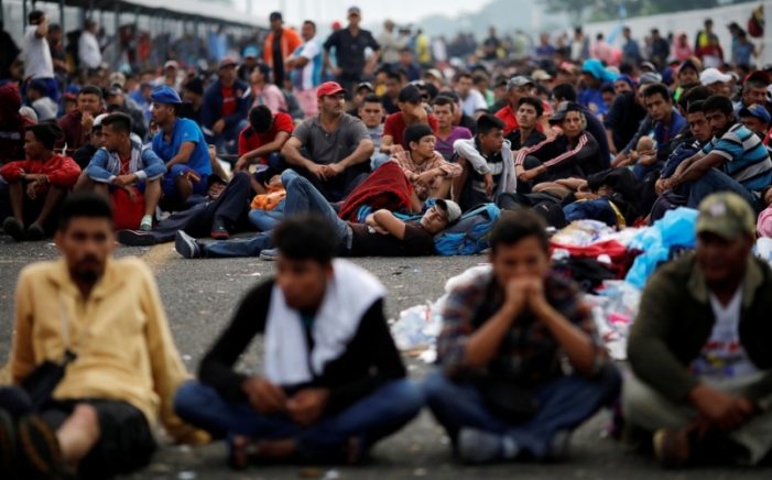 AMLO empleará a migrantes en construcción de Tren Maya