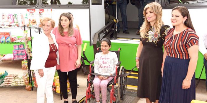 Entrega Gobernadora apoyos a discapacitados y adultos mayores