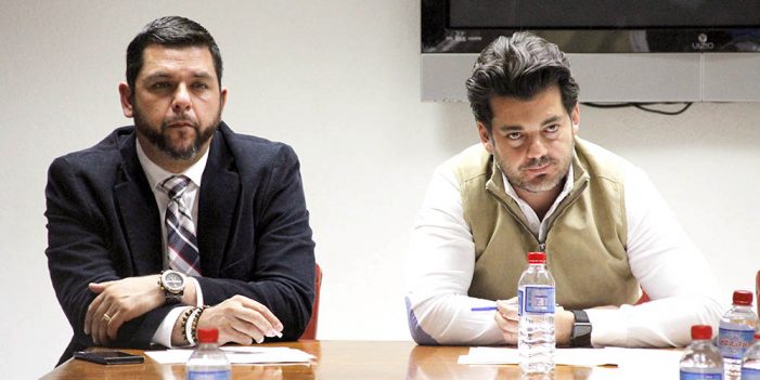 Dialoga Jesús Pujol con vecinos de Las Torres