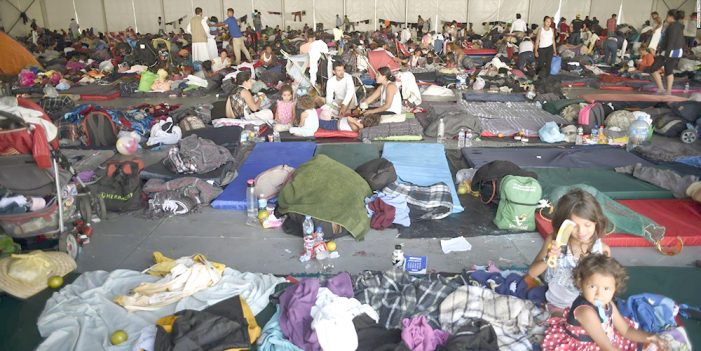 Más de 100 niños viajan sin familiares en caravana migrante