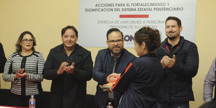 Realiza SSP entrega de uniformes en Ceresos