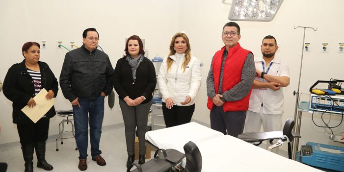 Claudia Pavlovich entrega hospital, pavimentación y becas en gira de trabajo