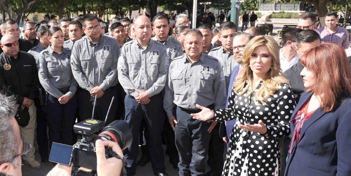 Reconoce gobernadora trabajo de policías