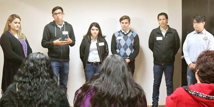 Estudiantes de Unison imparten pláticas a mujeres