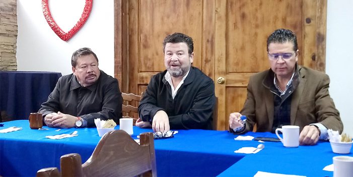 Dialogan periodistas con Ricardo Bours