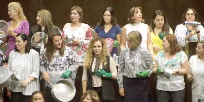 A cacerolazo limpio pasa Reforma Laboral