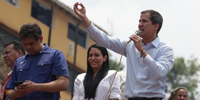 Guaidó llama a venezolanos a salir a las calles a recuperar la libertad