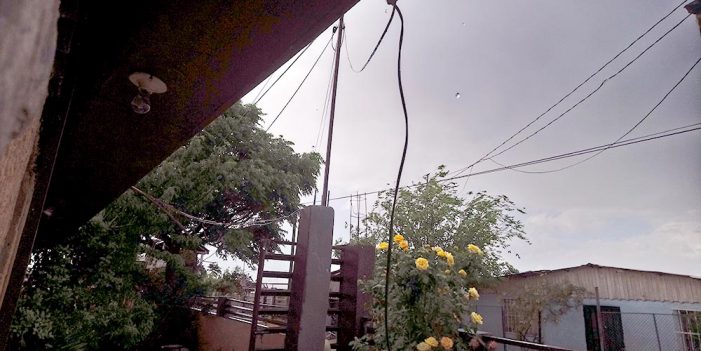 Caen las primeras gotas de lluvia en Nogales