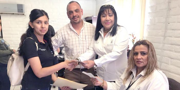 Educación Municipal entrega becas a mil 861 beneficiarios