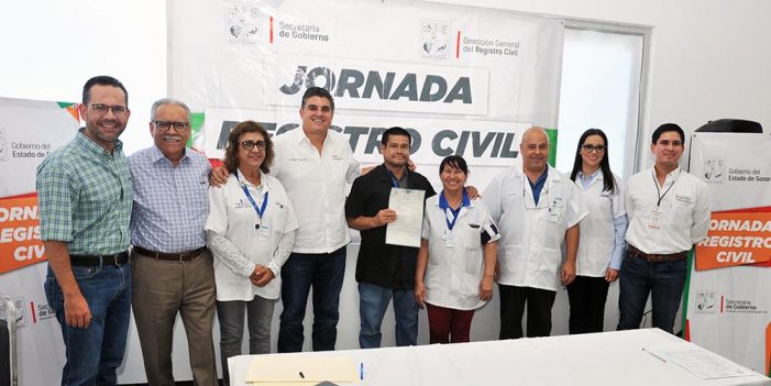 Lleva Secretario de Gobierno servicios a trabajadores de Leoni