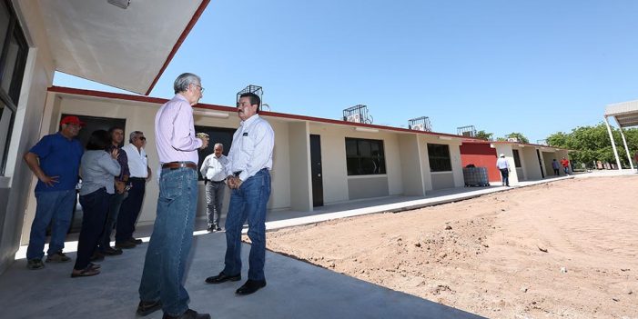 Secretario de educación supervisa reconstrucción de escuelas