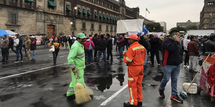 Protestan recicladores frente a Palacio Nacional