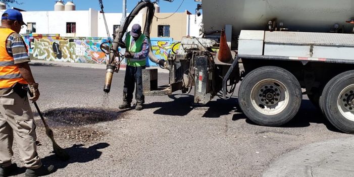 Implementan programa de bacheo en “Las Bellotas”