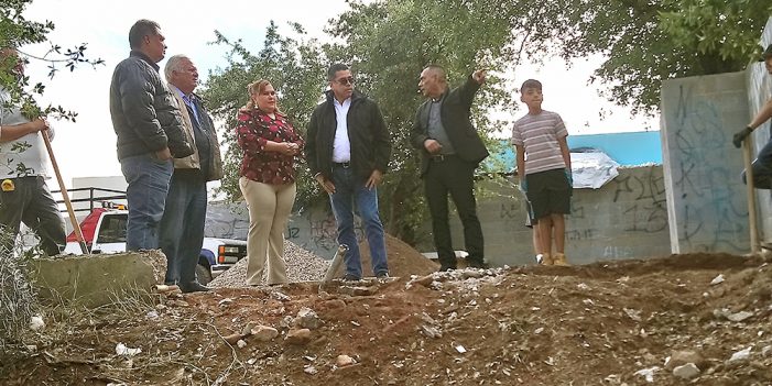 Llueven peticiones a Leticia Calderón