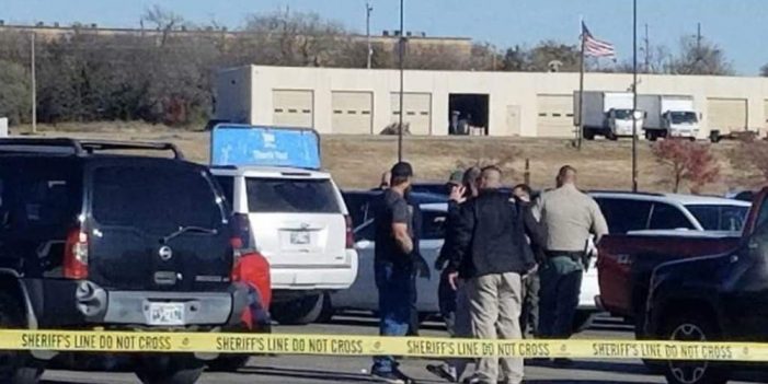 Tiroteo en Walmart deja tres muertos