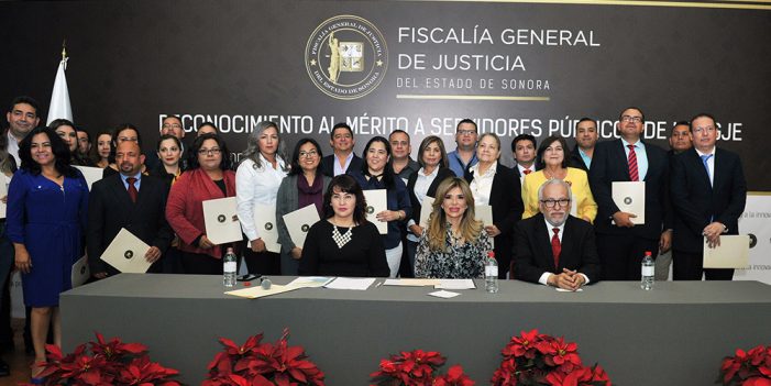Atestigua Gobernadora reconocimiento a servidores públicos de la FGJE