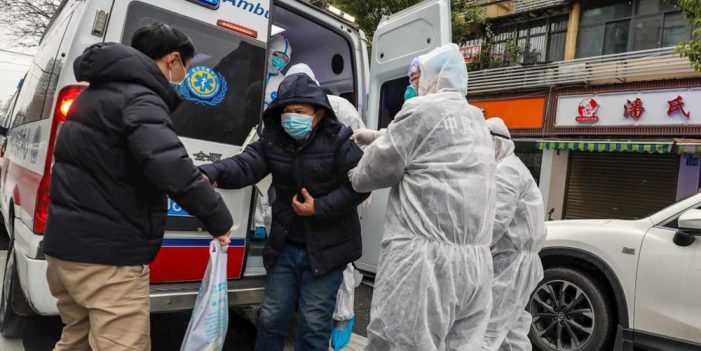 Aumentan a 259 muertos por coronavirus en China