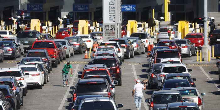 Estas son las personas que podrán cruzar a EU por puentes fronterizos